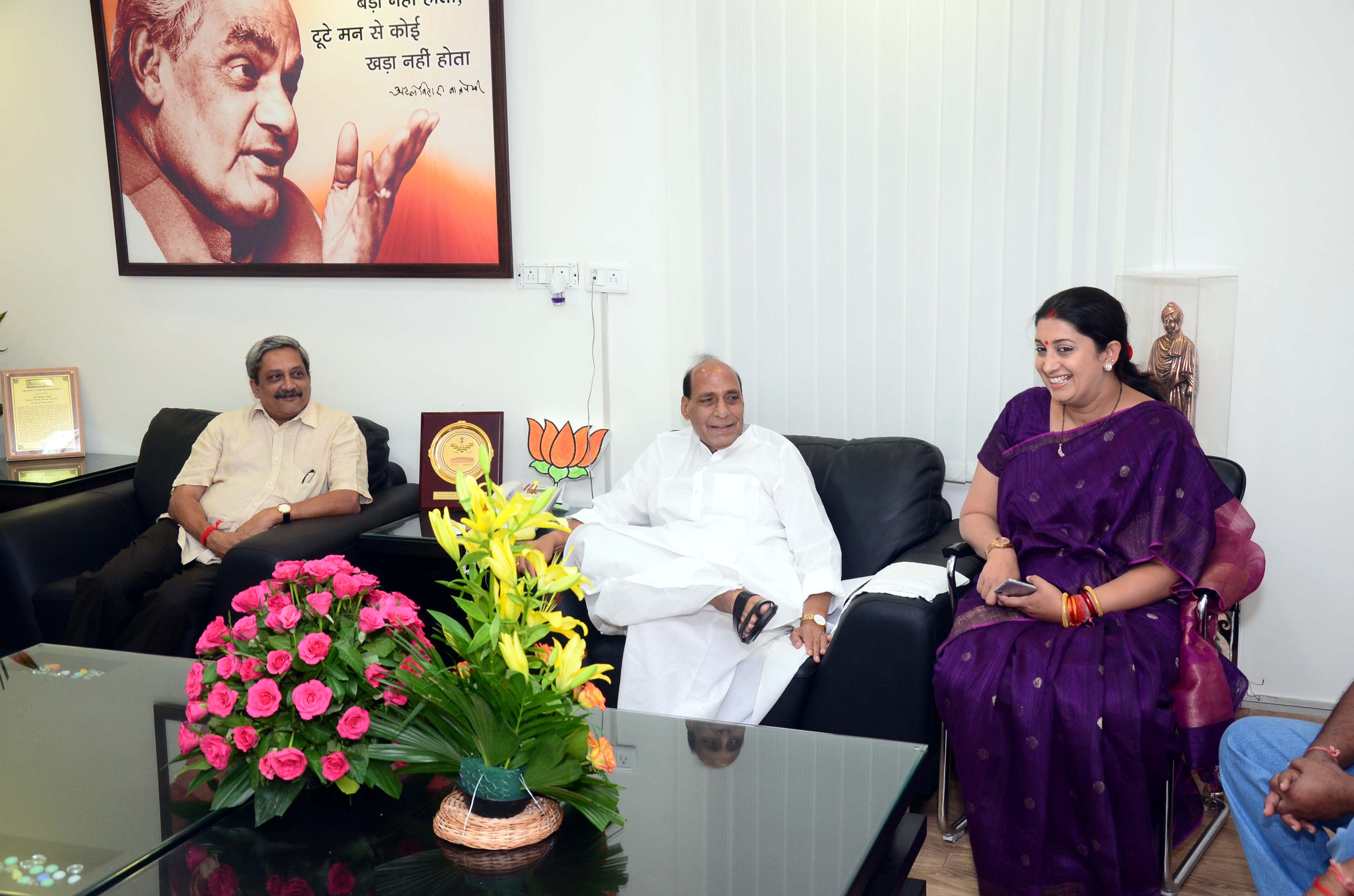shri_rajnath_singhs_meeting_with_shri_manohar_parikar__smt_smriti_irani_at_his_residence_38_ashok_road_new_delhi_on_may_20_2014_20140520_2027411317
