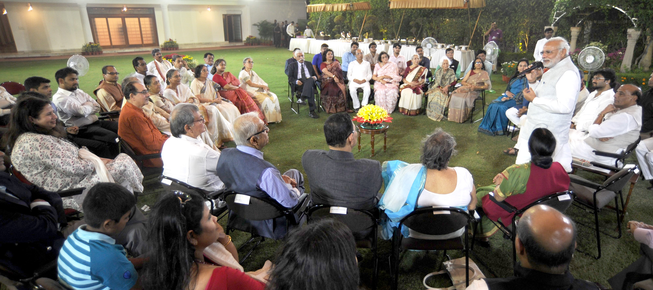 The Prime Minister, Shri Narendra Modi interacting with the family members of Netaji Subhas Chandra Bose, at 7 Race Course Road, in New Delhi on October 14, 2015.