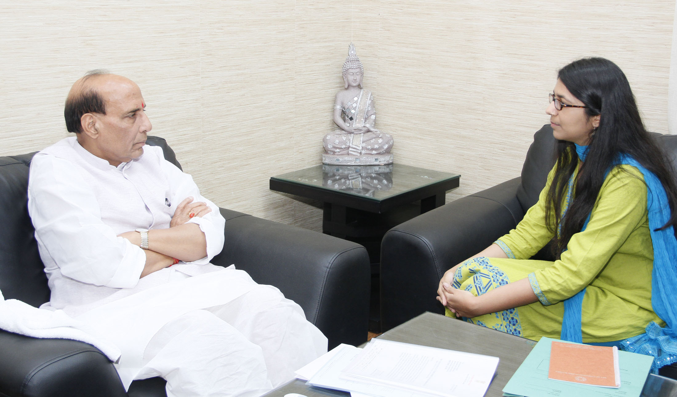 The Chairperson, Delhi Commission for Women, Smt. Swati Maliwal calling on the Union Home Minister, Shri Rajnath Singh, in New Delhi on October 22, 2015.