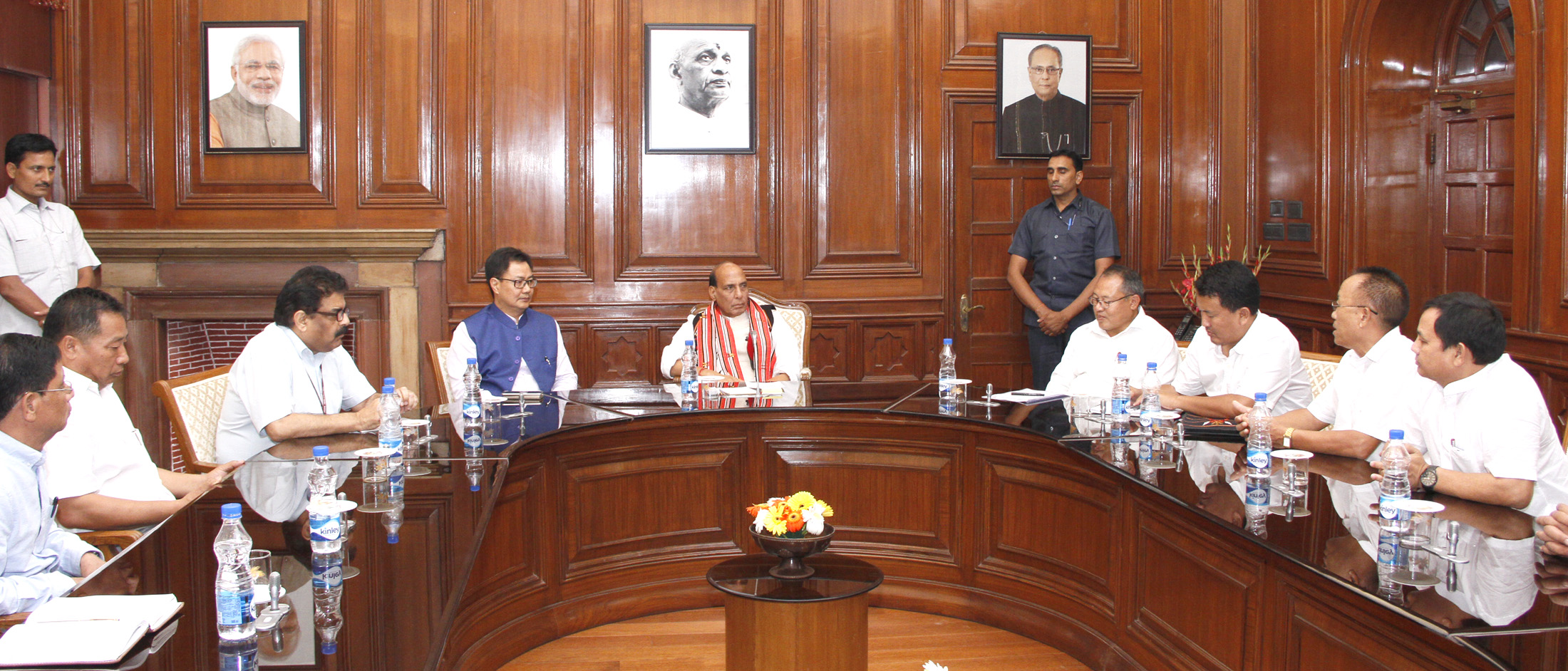 The Union Home Minister, Shri Rajnath Singh meeting the Nagaland delegation, in New Delhi on October 27, 2015.  The Minister of State for Home Affairs, Shri Kiren Rijiju and the Secretary (Internal Security), Shri Ashok Prasad are also seen.