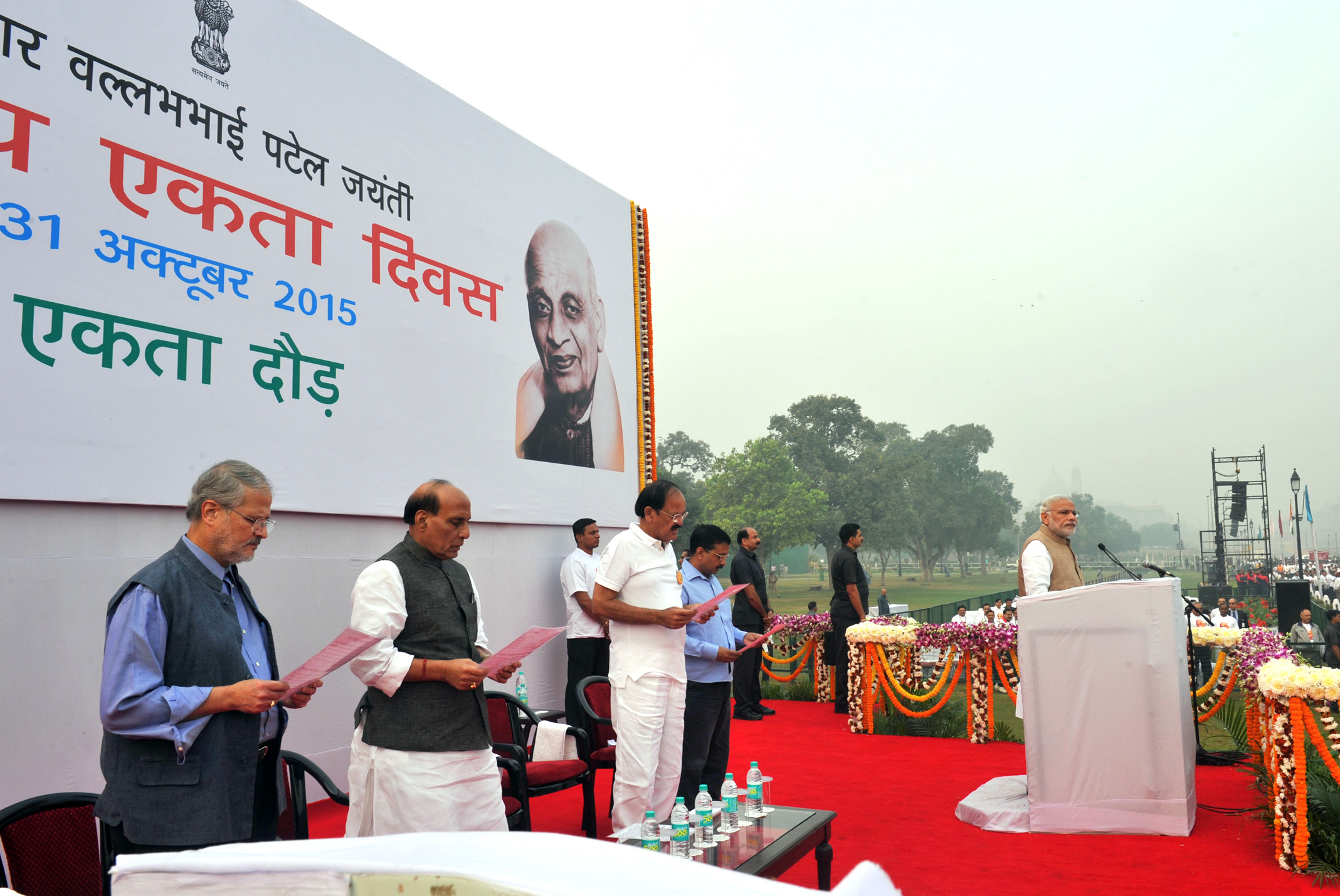 The Prime Minister, Shri Narendra Modi administering the Unity Pledge, ahead of the Run for Unity on Rashtriya Ekta Diwas, at Rajpath, in New Delhi on October 31, 2015.