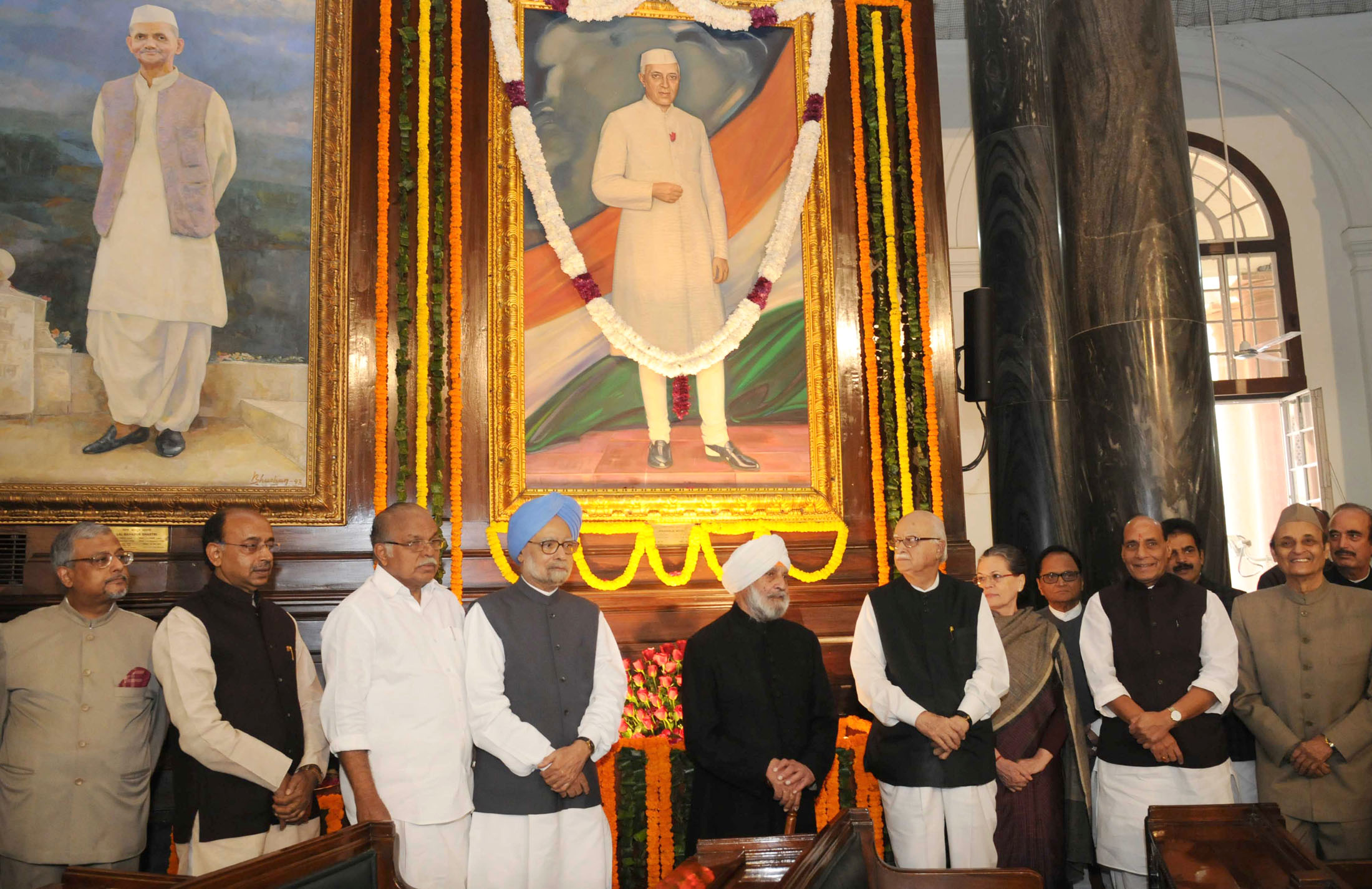 The Union Home Minister, Shri Rajnath Singh, the former Prime Minister, Dr. Manmohan Singh and other dignitaries paid tributes to the former Prime Minister, Pandit Jawaharlal Nehru on his 126th birth anniversary, at Parliament House, in New Delhi on November 14, 2015.