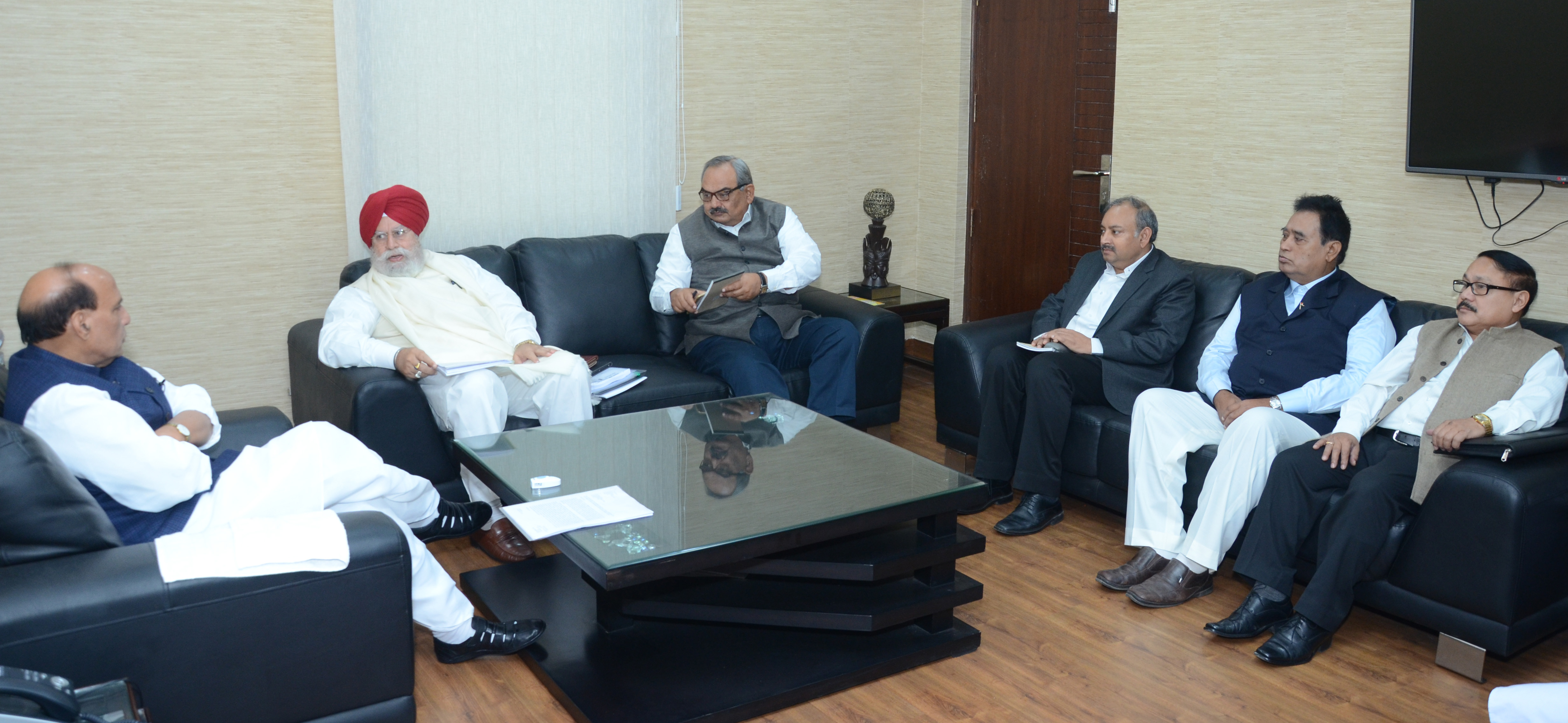 A delegation from Greater Cooch Behar Peoples Association calling on the Union Home Minister, Shri Rajnath Singh, in New Delhi on December 11, 2015. The Member of Parliament from Darjeeling in West Bengal, Shri S.S. Ahluwalia and the Secretary, Ministry of Home Affairs, Shri Rajiv Mehrishi are also seen.