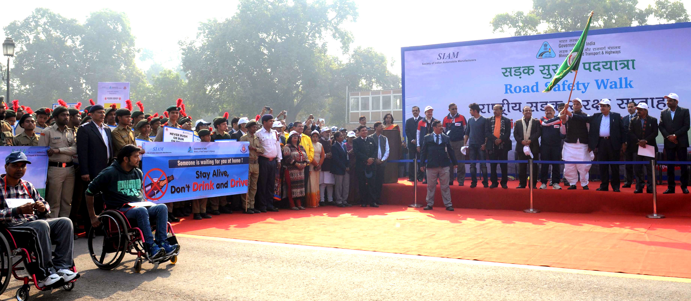 The Union Home Minister, Shri Rajnath Singh along with the Union Minister for Road Transport & Highways and Shipping, Shri Nitin Gadkari and the Union Minister for Science & Technology and Earth Sciences, Dr. Harsh Vardhan flagging off the Road Safety Walk, in New Delhi on January 11, 2016.
