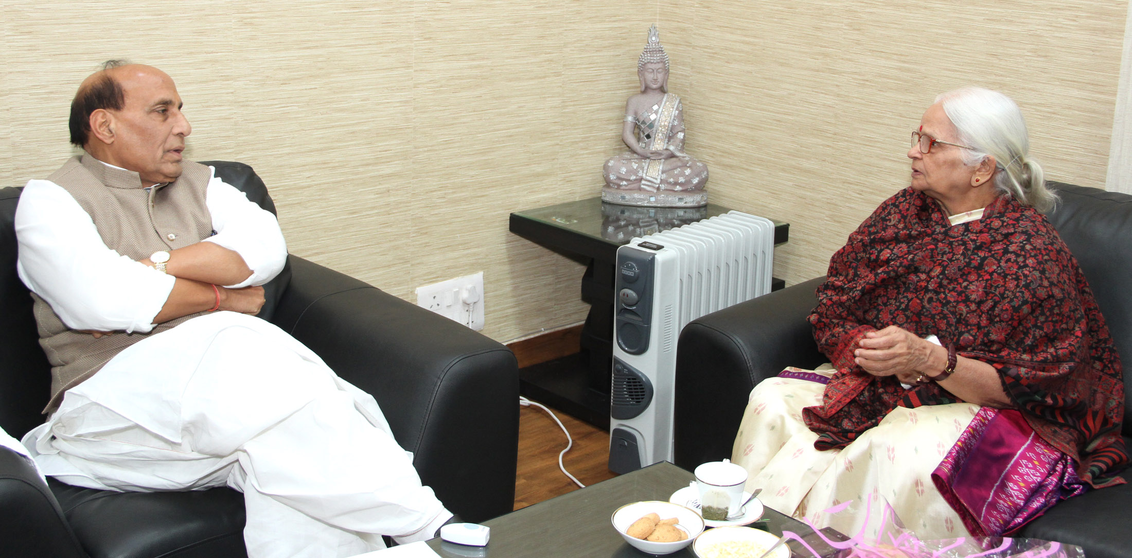 The Governor of Goa, Smt. Mridula Sinha meeting the Union Home Minister, Shri Rajnath Singh, in New Delhi on January 16, 2016.