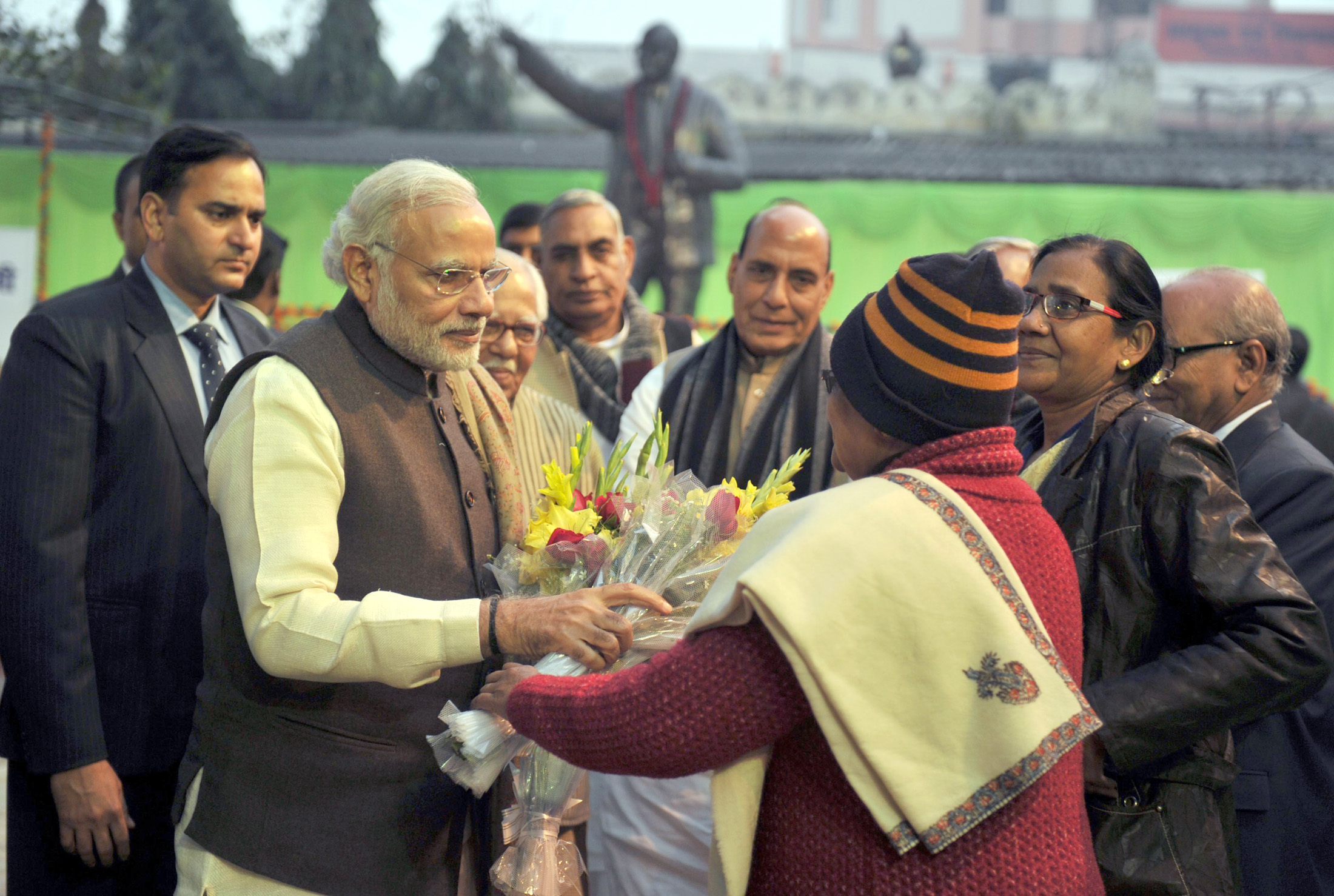 The Prime Minister, Shri Narendra Modi being welcomed on his arrival, at Ambedkar Mahashaba campus, in Lucknow, Uttar Pradesh on January 22, 2016. 		The Governor of Uttar Pradesh, Shri Ram Naik and the Union Home Minister, Shri Rajnath Singh are also seen.