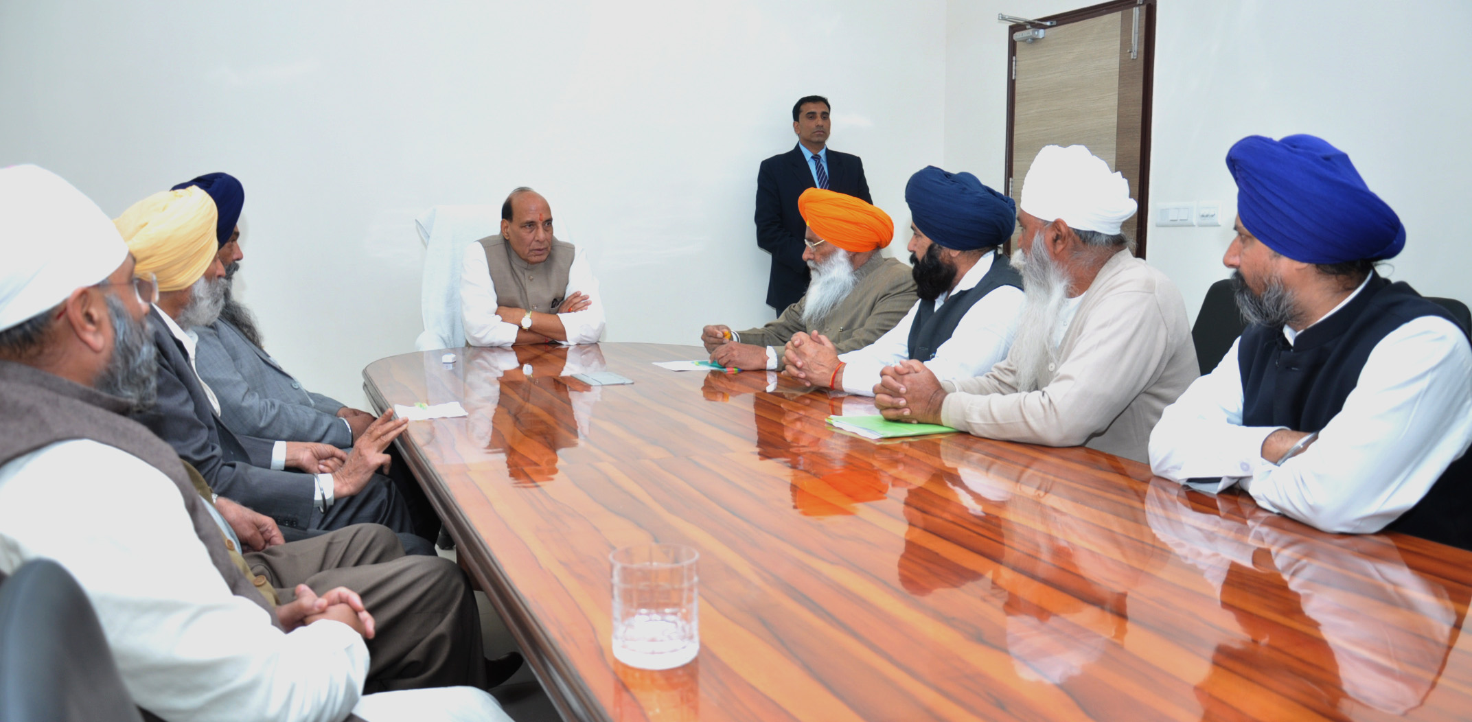 A delegation of the Members of Parliament and other leaders from Punjab meeting the Union Home Minister, Shri Rajnath Singh, in New Delhi on February 04, 2016.