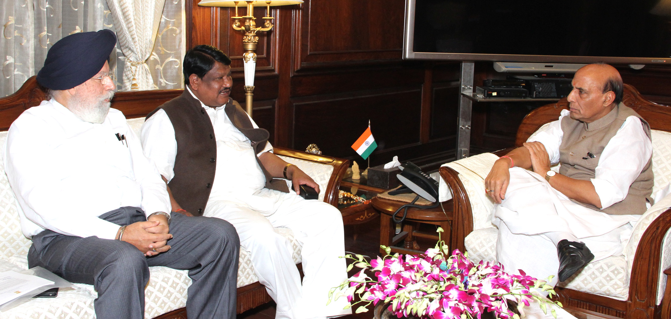 The Union Minister for Tribal Affairs, Shri Jual Oram calling on the Union Home Minister, Shri Rajnath Singh, in New Delhi on March 04, 2016. 	The Member of Parliament, Shri S.S. Ahluwalia is also seen.