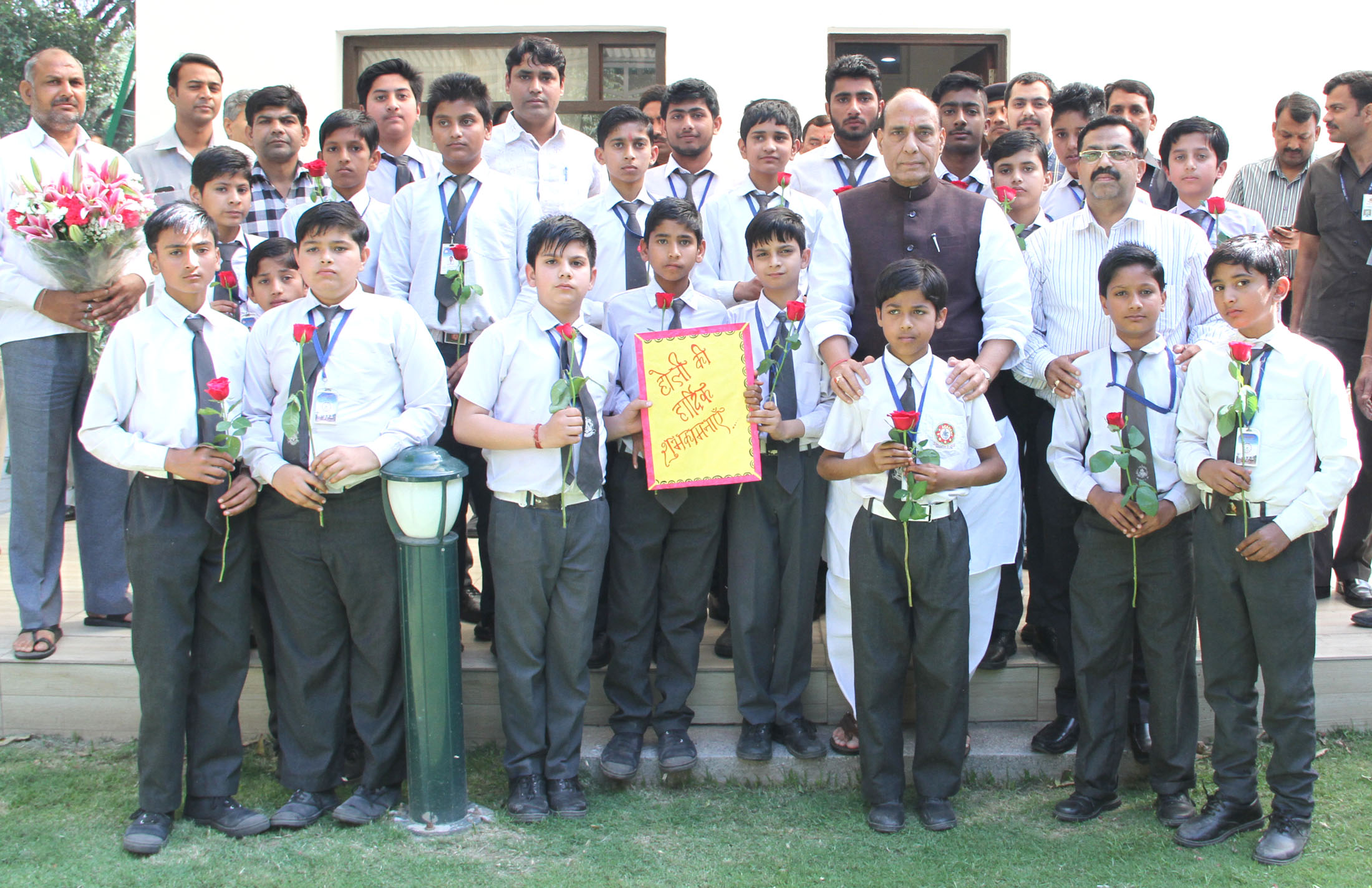 A group of students from S.K. Academy School extending the Holi festival wishes to the Union Home Minister, Shri Rajnath Singh, in New Delhi on March 23, 2016.