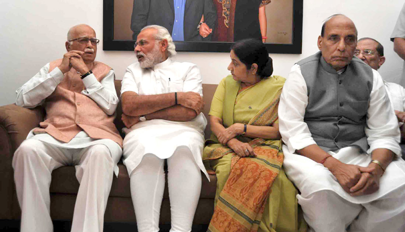 The Prime Minister, Shri Narendra Modi visited the residence of Shri L.K. Advani and paid tributes to late Smt. Kamla Advani, in New Delhi on April 07, 2016.  	The Union Home Minister, Shri Rajnath Singh and the Union Minister for External Affairs, Smt. Sushma Swaraj are also seen.