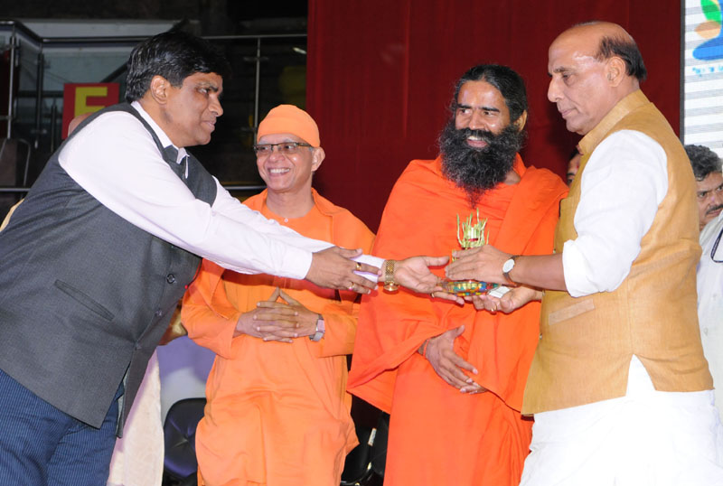 The Union Home Minister, Shri Rajnath Singh at the valedictory function of the International Yoga Fest, organised by the Ministry of AYUSH, in New Delhi on April 22, 2016. 	Swami Baba Ramdev is also seen.