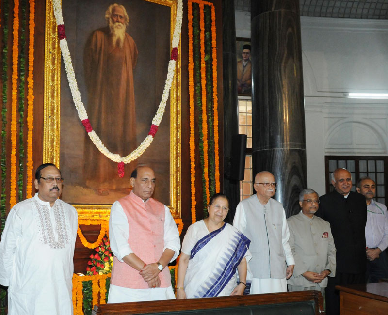The Speaker, Lok Sabha, Smt. Sumitra Mahajan, the Union Home Minister, Shri Rajnath Singh and other dignitaries paid tributes to Gurudev Rabindranath Tagore on his Birth Anniversary, in New Delhi on May 08, 2016.