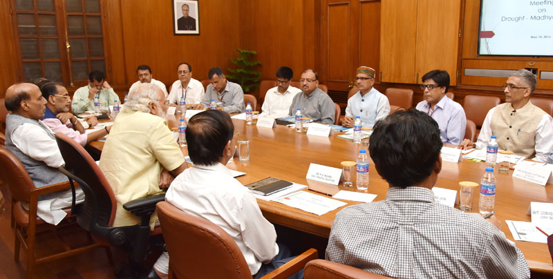 The Prime Minister, Shri Narendra Modi chairing a high level meeting on drought with the Chief Minister of Madhya Pradesh, Shri Shivraj Singh Chouhan, in New Delhi on May 10, 2016.