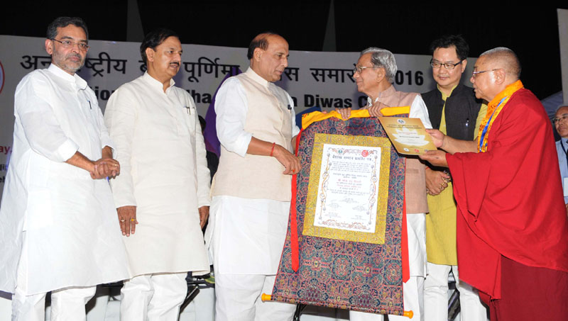 The Union Home Minister, Shri Rajnath Singh presented the certificates at the International Buddha Poornima Diwas Celebration 2016, in New Delhi on May 21, 2016. 	The Minister of State for Home Affairs, Shri Kiren Rijiju, the Minister of State for Culture (Independent Charge), Tourism (Independent Charge) and Civil Aviation, Dr. Mahesh Sharma, the Minister of State for Human Resource Development, Shri Upendra Kushwaha and the Secretary General, International Buddhist Confederation, Ven. Lama Lobzang are also seen.