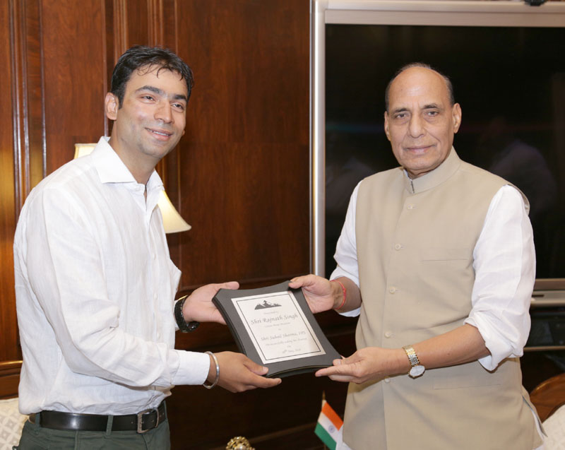 The Union Home Minister, Shri Rajnath Singh felicitating Shri Suhail Sharma, IPS for successfully scaling Mount Everest this month, in New Delhi on May 30, 2016.