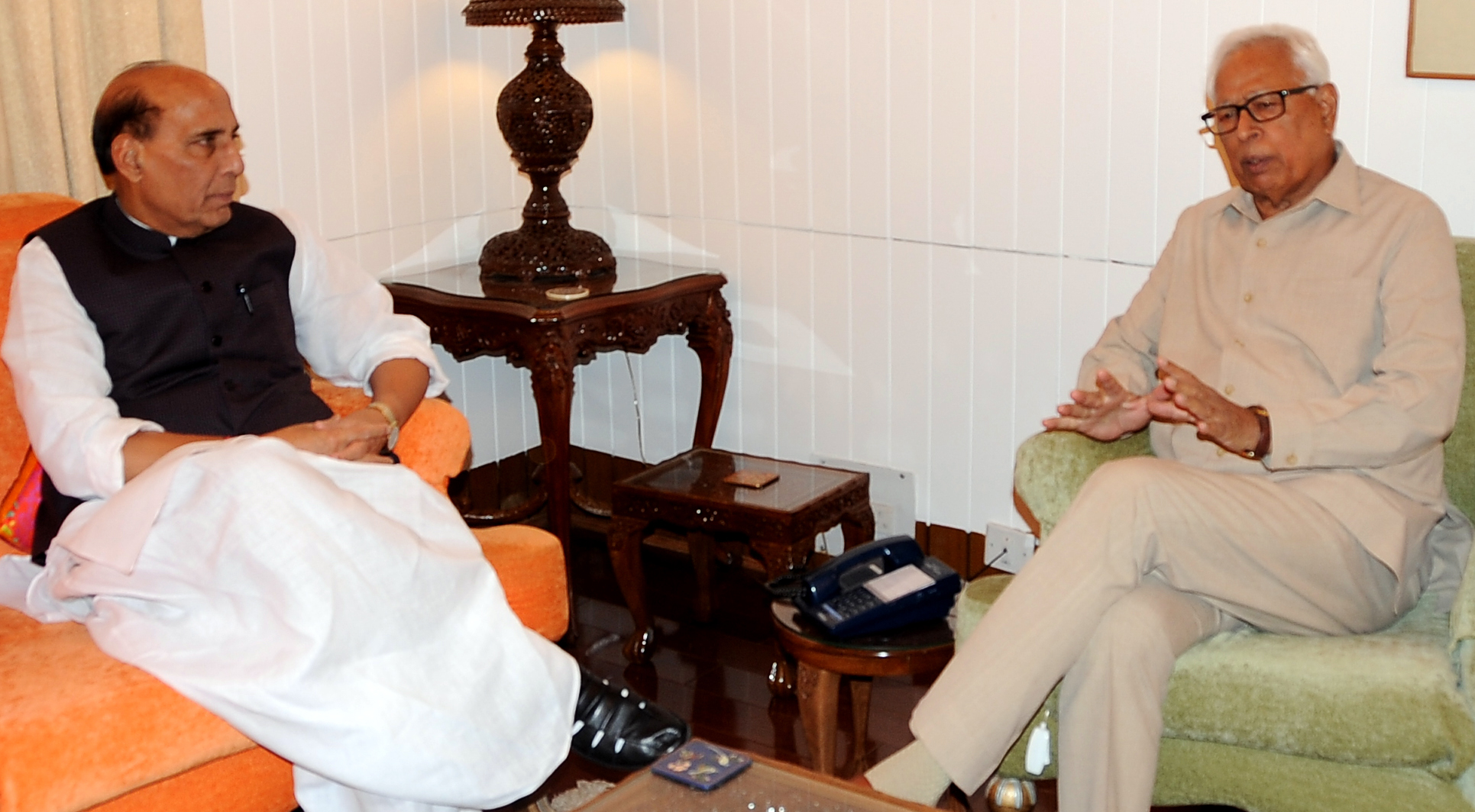 The Union Home Minister, Shri Rajnath Singh meeting the Governor of Jammu and Kashmir, Shri N.N. Vohra,  in Srinagar on July 23, 2016.