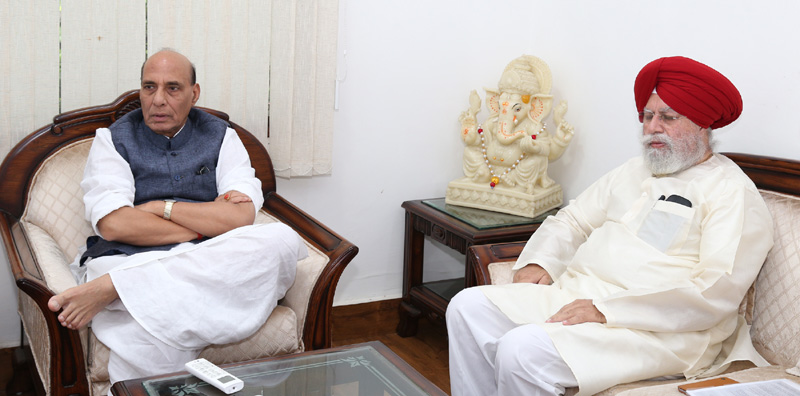 The Minister of State for Agriculture & Farmers Welfare and Parliamentary Affairs, Shri S.S. Ahluwalia calling on the Union Home Minister, Shri Rajnath Singh, in New Delhi on September 13, 2016.