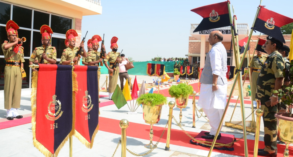 The Union Home Minister, Shri Rajnath Singh being presented with a Guard of Honour, during his visit to the BSF Munabao Border Outpost (BOP), in Barmer, Rajasthan on October 08, 2016.