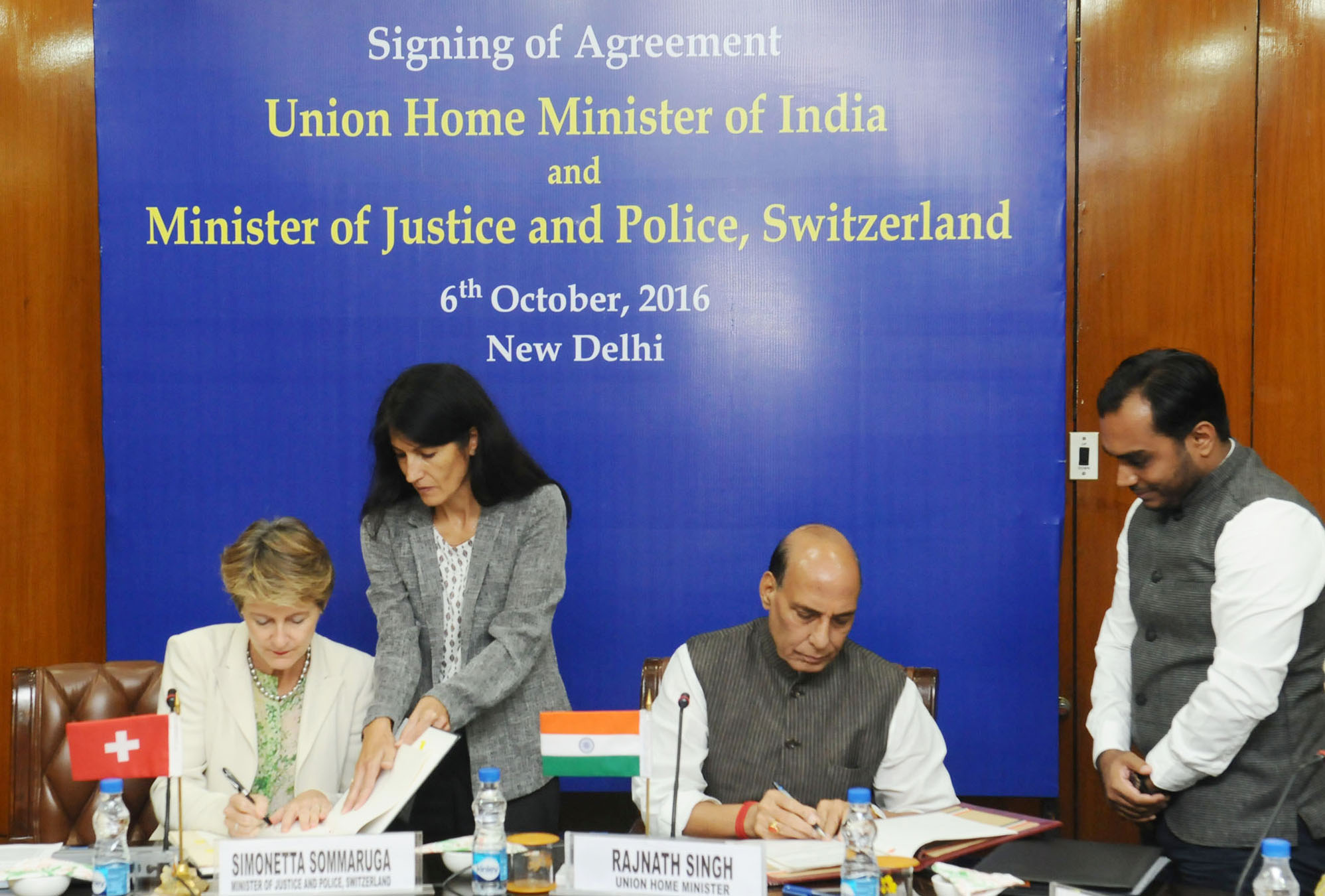 The Union Home Minister, Shri Rajnath Singh and the Minister for Justice and Police of Swiss Confederation, Ms. Simonetta Sommaruga signing an Agreement, in New Delhi on October 06, 2016.