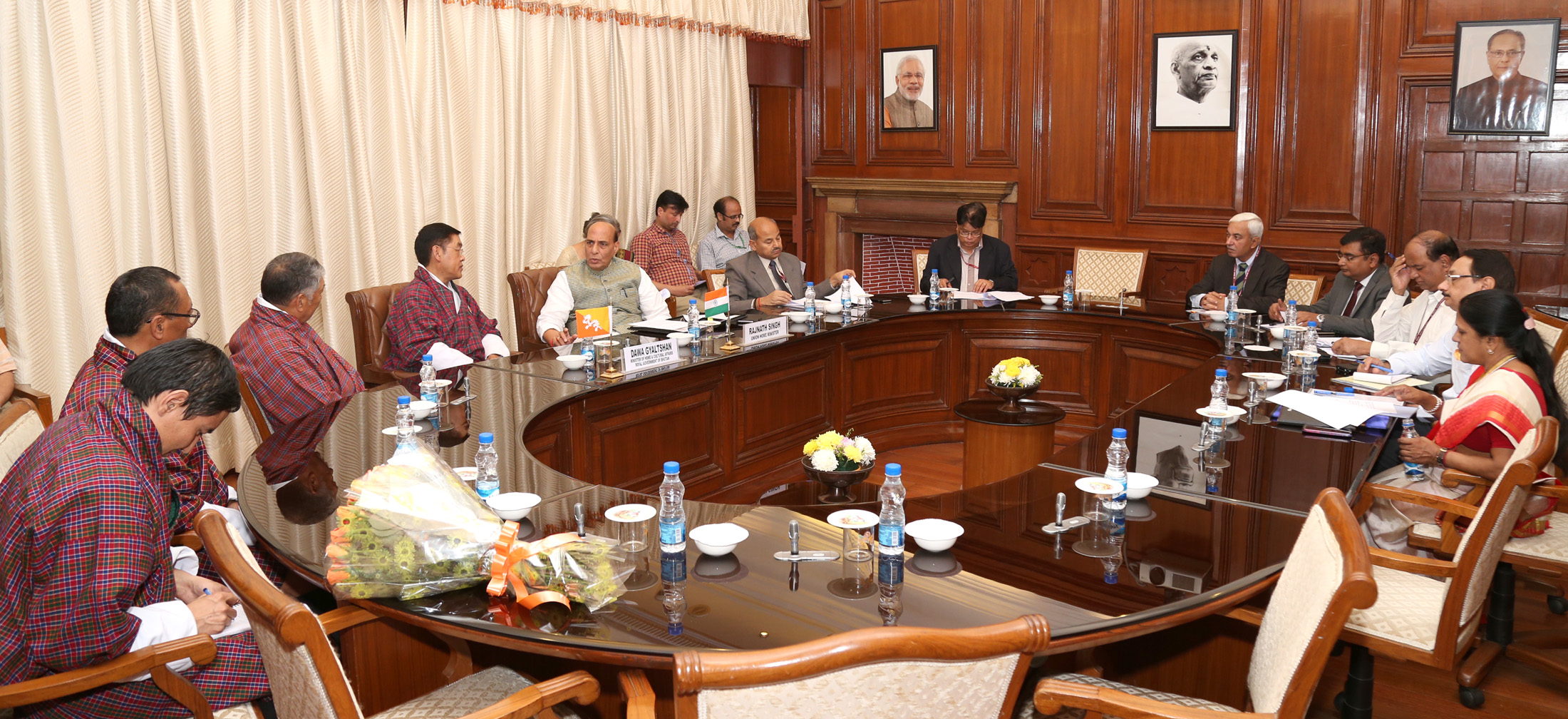 A Bhutanese delegation led by the Minister of Home & Cultural Affairs, Bhutan, Mr. Dawa Gyaltshen meeting the Union Home Minister, Shri Rajnath Singh, in New Delhi on November 04, 2016.  The Secretary (Border Management), Ministry of Home Affairs, Shri Susheel Kumar and other senior officers are also seen.
