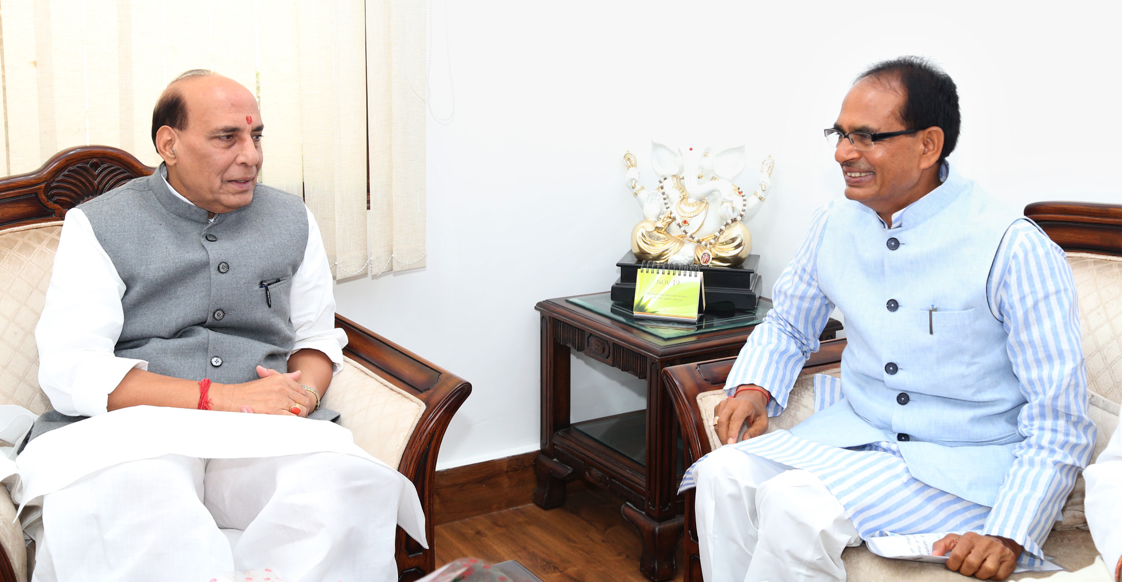 The Chief Minister of Madhya Pradesh, Shri Shivraj Singh Chouhan calling on the Union Home Minister, Shri Rajnath Singh, in New Delhi on November 21, 2016.