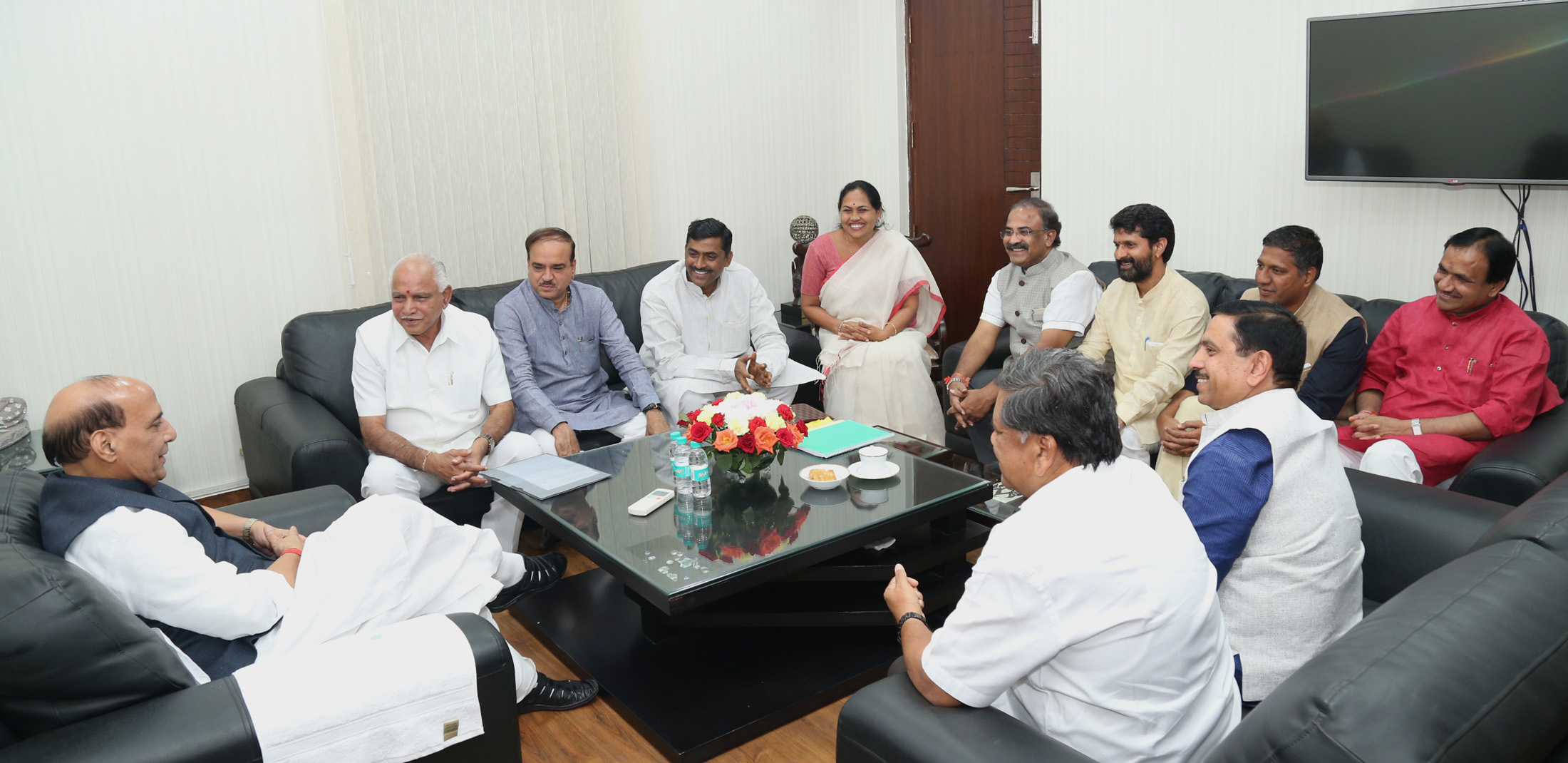 A delegation from Karnataka led by the Union Minister for Chemicals & Fertilizers and Parliamentary Affairs, Shri Ananth Kumar and the MP (Lok Sabha), Shri B.S. Yeddyurappa meeting the Union Home Minister, Shri Rajnath Singh, in New Delhi on November 09, 2016.