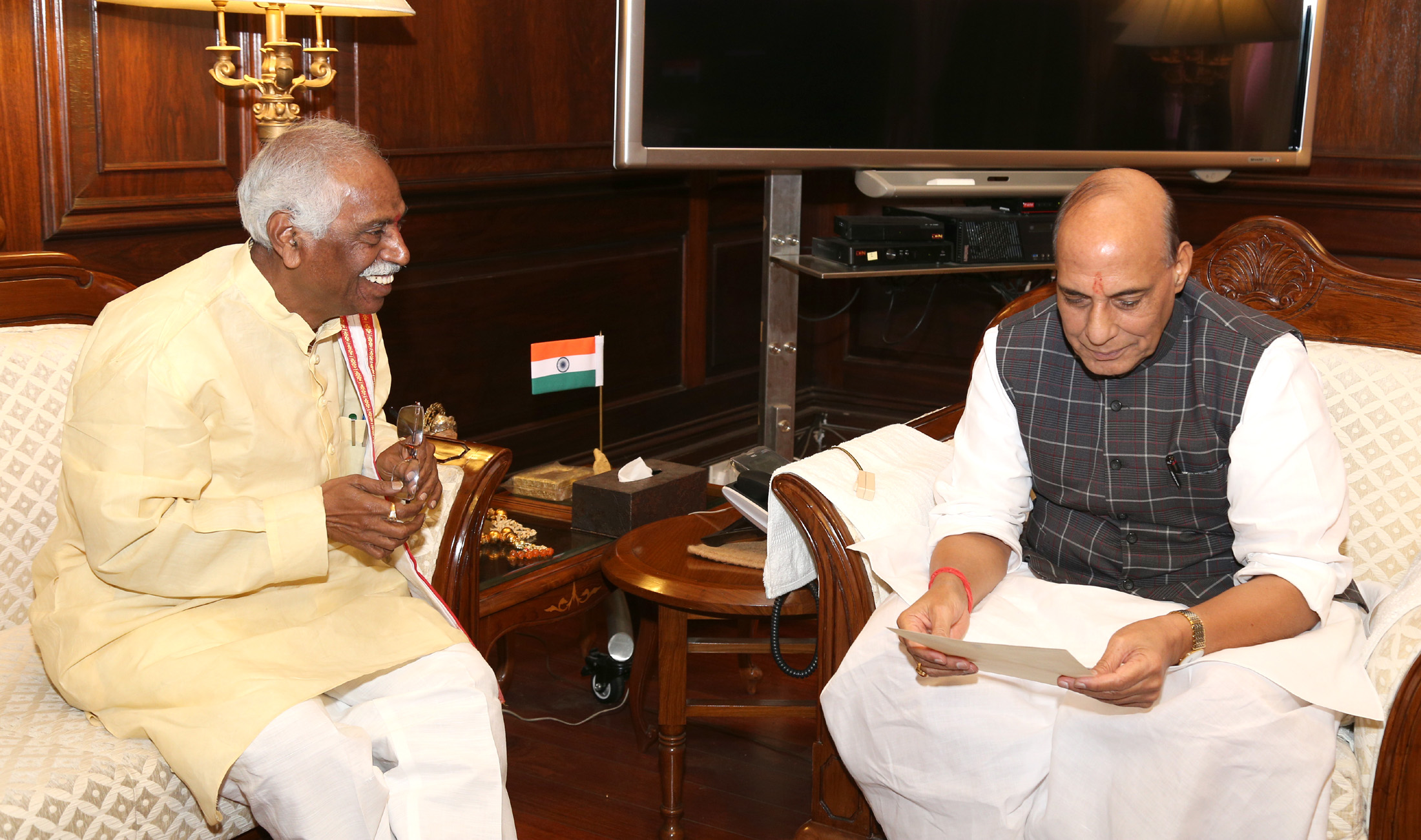 The Minister of State for Labour and Employment (Independent Charge), Shri Bandaru Dattatreya calling on the Union Home Minister, Shri Rajnath Singh, in New Delhi on November 01, 2016.