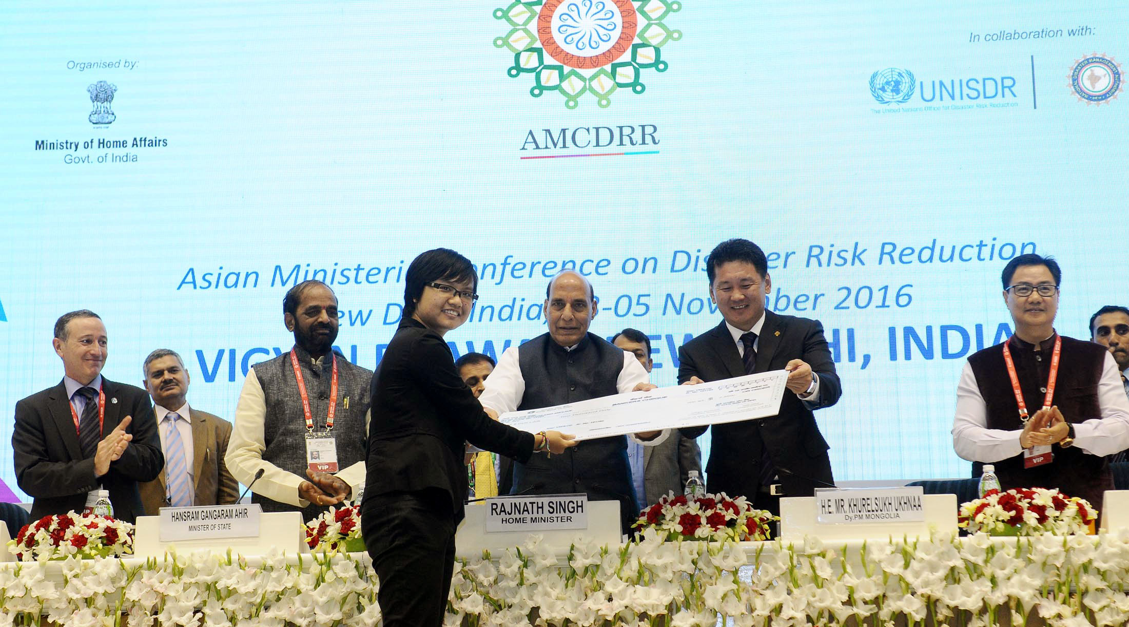 The Union Home Minister, Shri Rajnath Singh at the closing ceremony of the Asian Ministerial Conference for Disaster Risk Reduction (AMCDRR) 2016, in New Delhi on November 05, 2016.  The Ministers of State for Home Affairs, Shri Hansraj Gangaram Ahir & Shri Kiren Rijiju and other dignitaries are also seen.