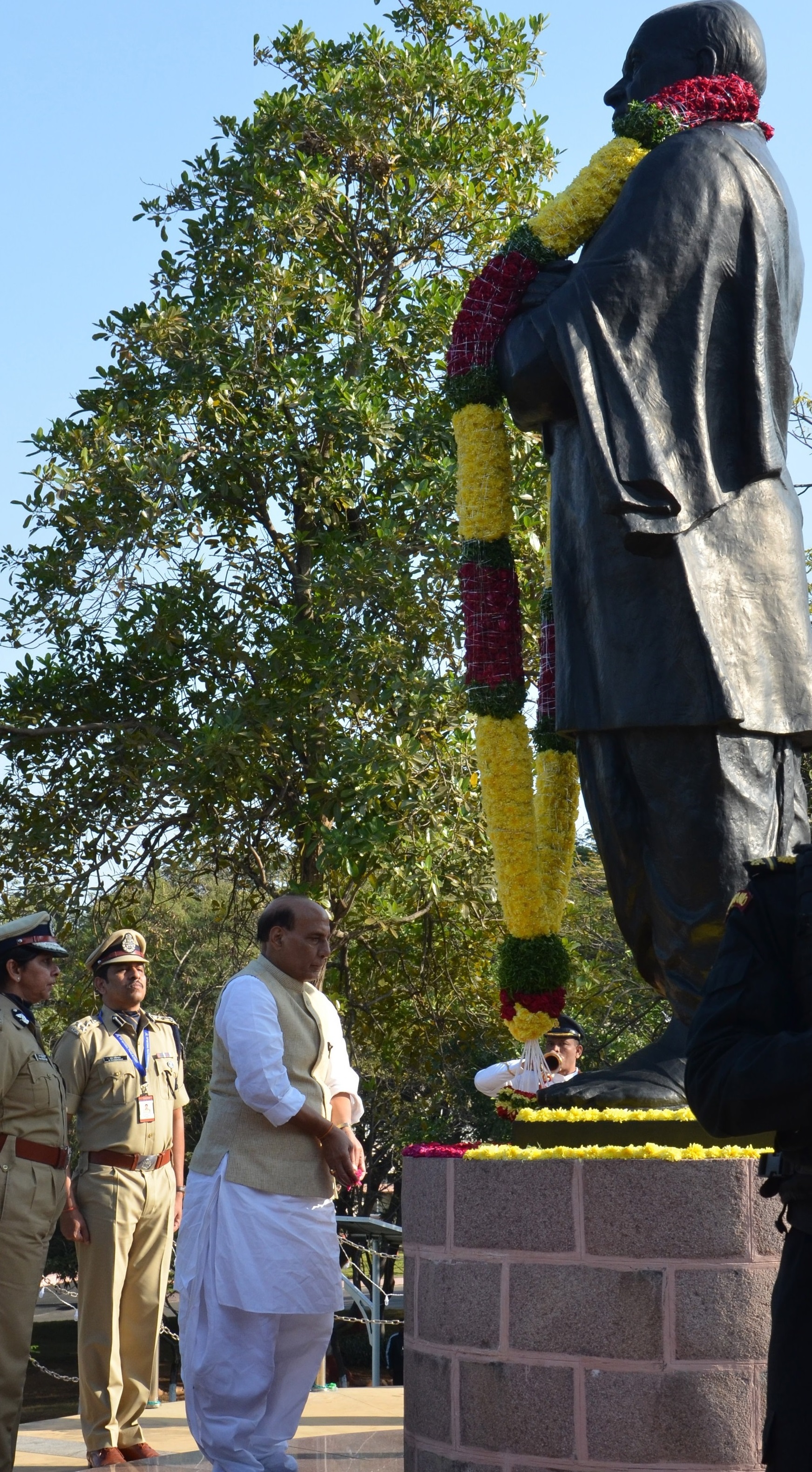 The Union Home Minister, Shri Rajnath Singh offering floral tributes to the statue of Sardar Vallabhbhai Patel at Sardar Vallabhbhai Patel National Police Academy, in Hyderabad on November 25, 2016.