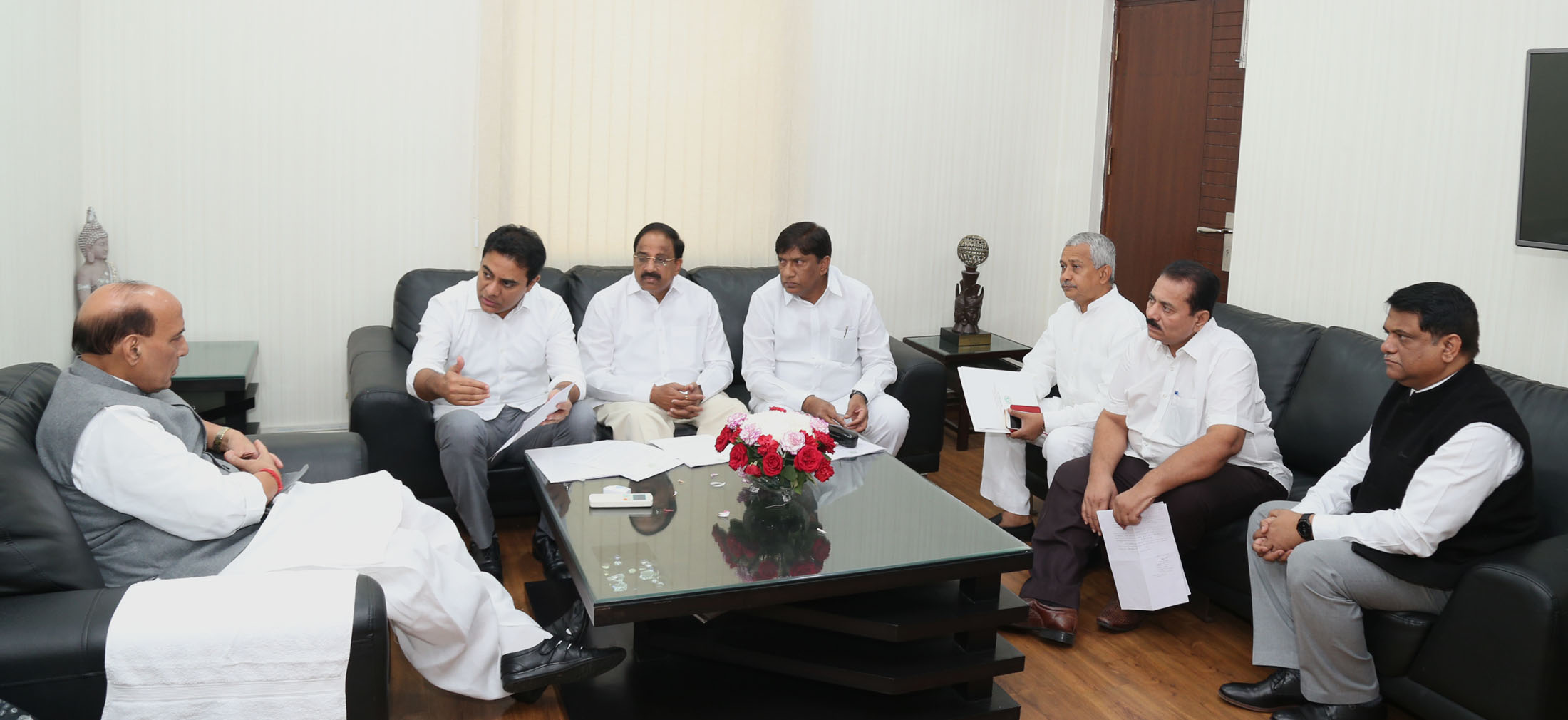 A delegation led by Shri K.T. Rama Rao, Telangana Minister for IT, Municipal Administration & Urban Development, Industries & Commerce, Public Enterprises, Sugar, Mines & Geology and NRI Affairs, meeting the Union Home Minister, Shri Rajnath Singh, in New Delhi on November 21, 2016.