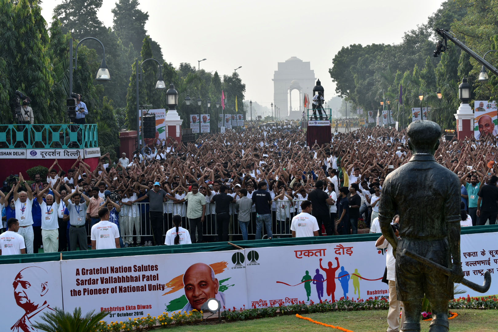 The participants at the flag-off ceremony of the Run for Unity, on the occasion of Rashtriya Ekta Diwas, at National Stadium, in New Delhi on October 31, 2016.