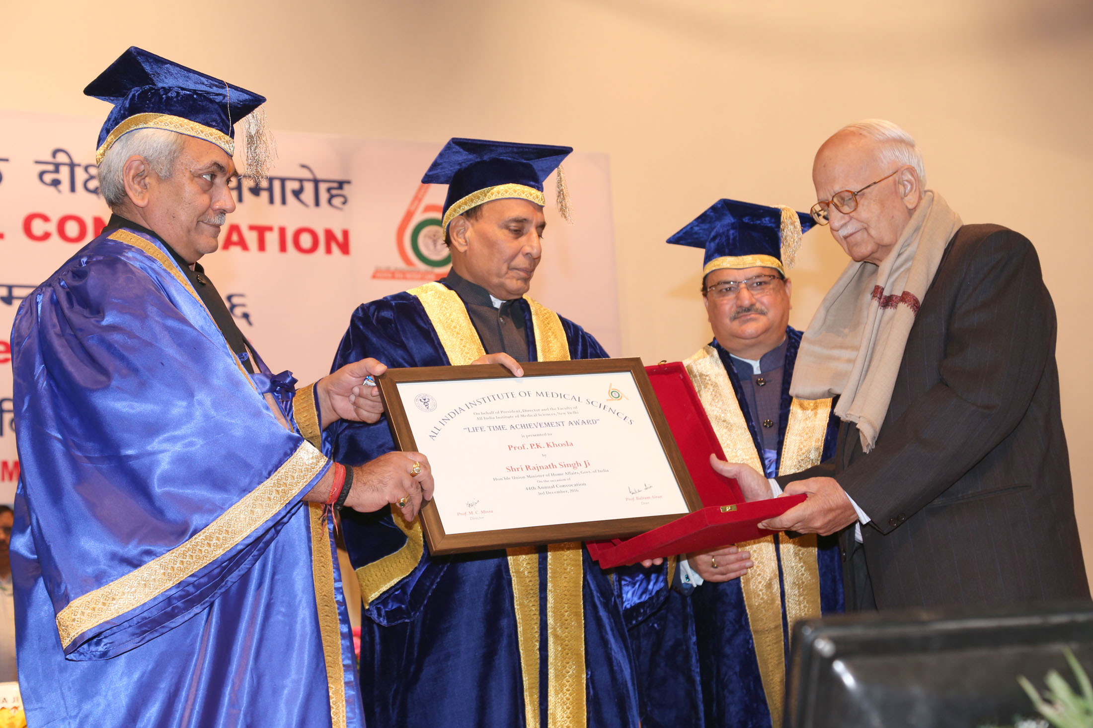 The Union Home Minister, Shri Rajnath Singh presenting the Lifetime Achievement Award to Prof. P.K. Khosla during the 44th Annual Convocation of the AIIMS, in New Delhi on December 03, 2016.