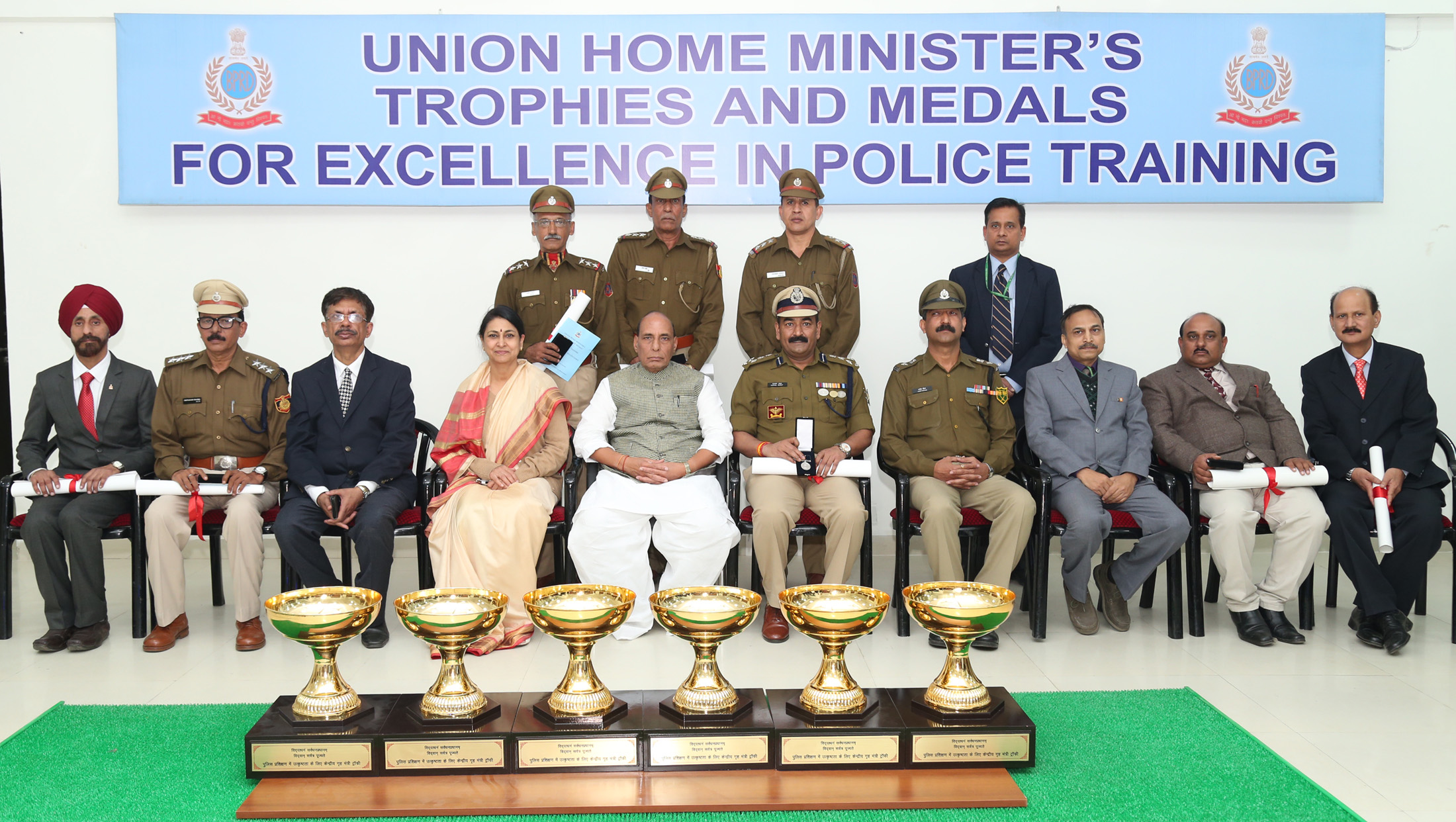 The Union Home Minister, Shri Rajnath Singh with the awardees at the Central Detective Training School (CDTS) campus, in Ghaziabad on December 16, 2016.
