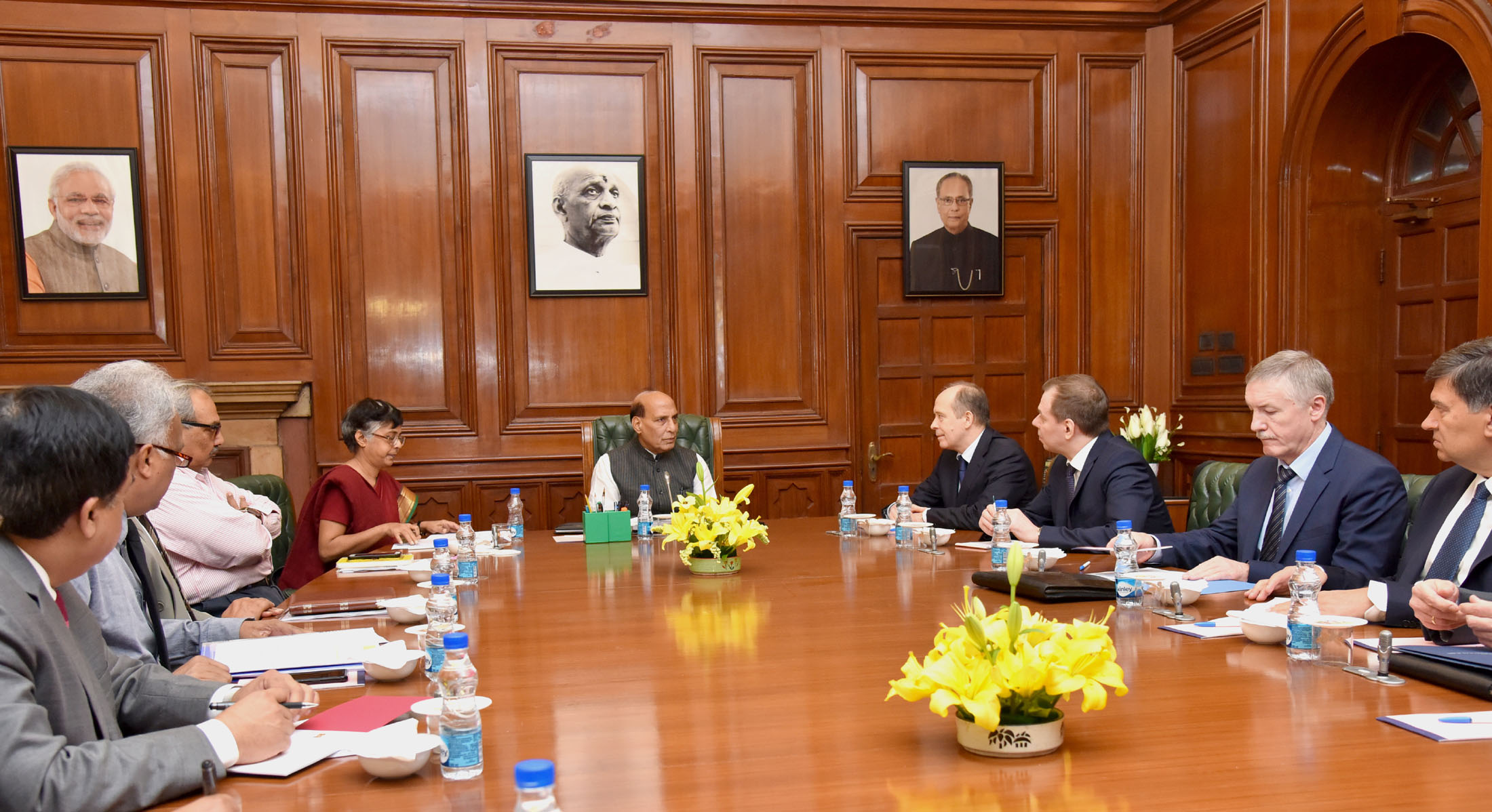 A Russian delegation led by the Director of the Federal Security Service, Russia, Mr. Alexander Bortnikov calling on the Union Home Minister, Shri Rajnath Singh, in New Delhi on March 24, 2017. The Union Home Secretary Shri Rajiv Mehrishi and senior officers are also seen.
