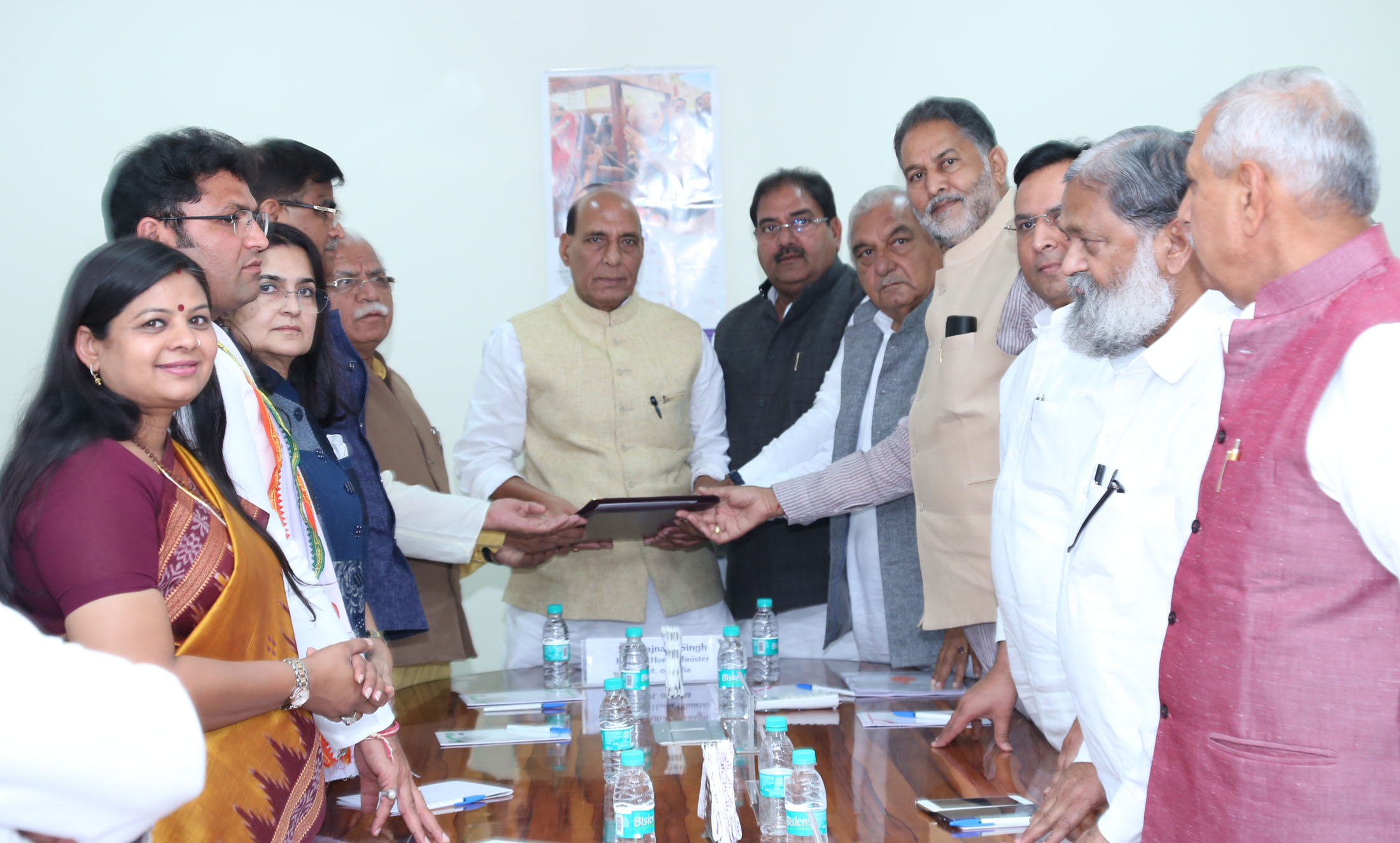 The All-Party delegation led by the Chief Minister of Haryana, Shri Manohar Lal Khattar calling on the Union Home Minister, Shri Rajnath Singh, regarding Satluj-Yamuna Link Canal issue, in New Delhi on March 24, 2017.