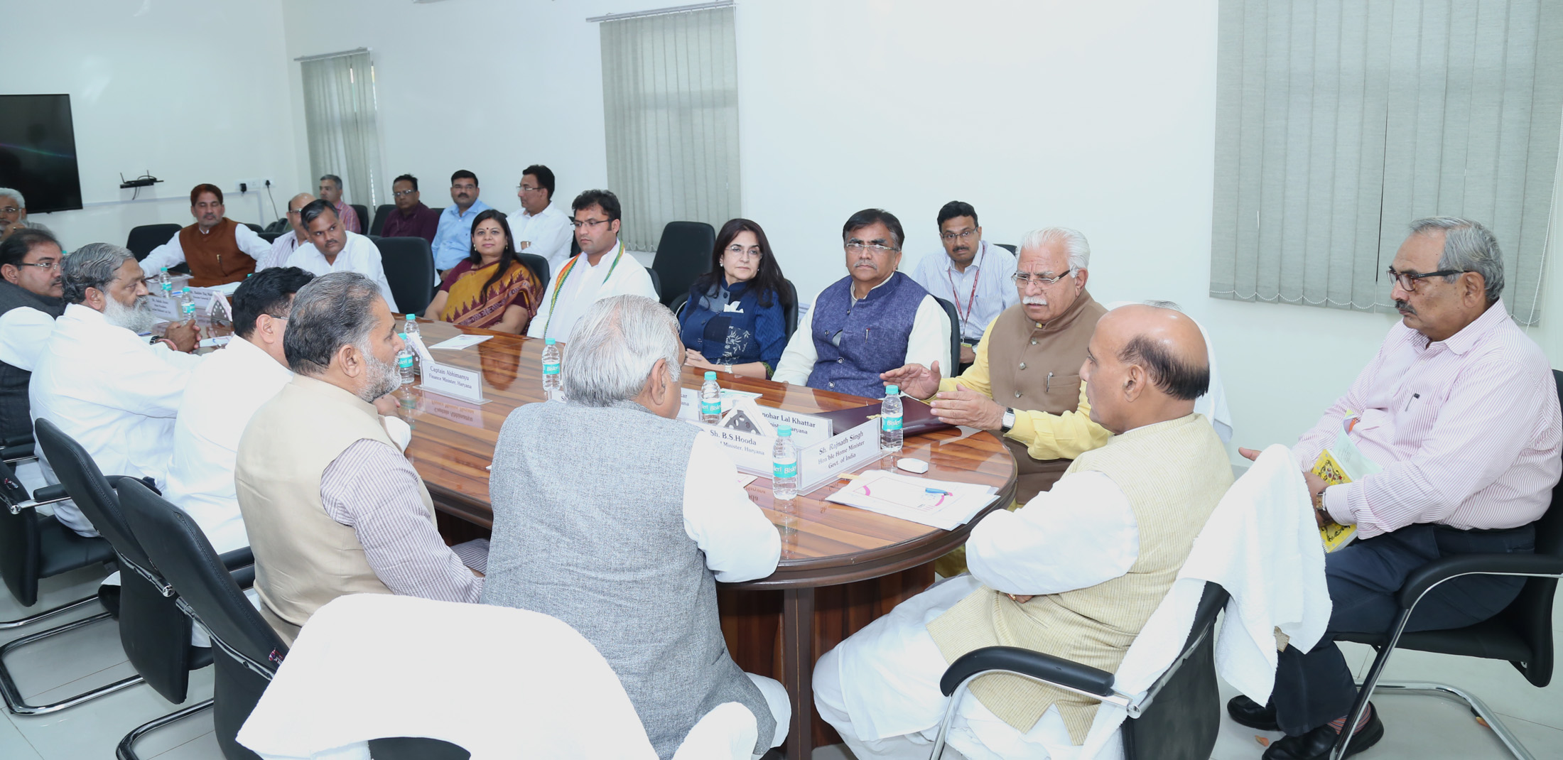 The Union Home Minister, Shri Rajnath Singh chairing an All-Party meeting on Satluj-Yamuna Link Canal issue, in New Delhi on March 24, 2017.  The Union Home Secretary, Shri Rajiv Mehrishi is also seen.