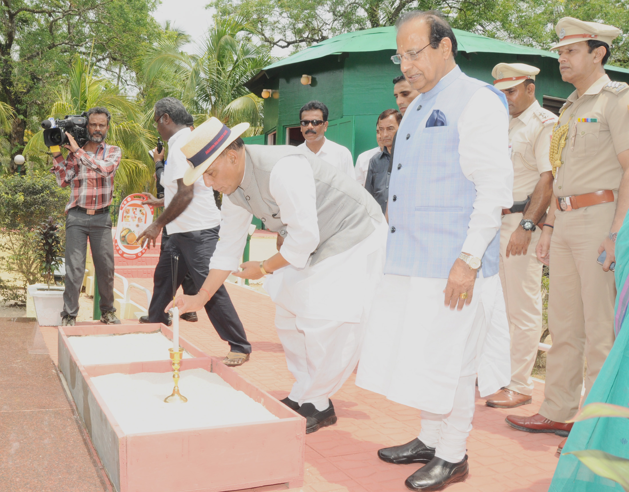 The Union Home Minister, Shri Rajnath Singh visiting the gallery at the Tsunami Memorial, in Car Nicobar on April 07, 2017.  	The Lieutenant Governor of Andaman and Nicobar Islands, Prof. Jagdish Mukhi is also seen.
