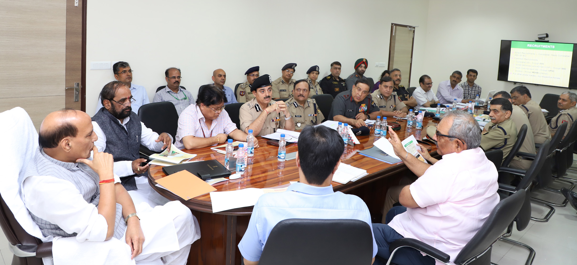 The Union Home Minister, Shri Rajnath Singh chairing a review meeting with the Directors-General (DGs) of Central Armed Police Forces (CAPFs), in New Delhi on August 03, 2017. The Minister of State for Home Affairs, Shri Hansraj Gangaram Ahir and senior officers of MHA are also seen.