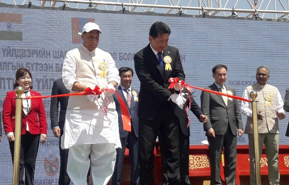 The Union Home Minister, Shri Rajnath Singh along with the Prime Minister of Mongolia, Mr. Ukhnaagin Khurelsukh at the Ground Breaking Ceremony for the Oil Refinery, at Stantsiin Hooloi, in Altanshiree Soum, Mongolia on June 22, 2018.