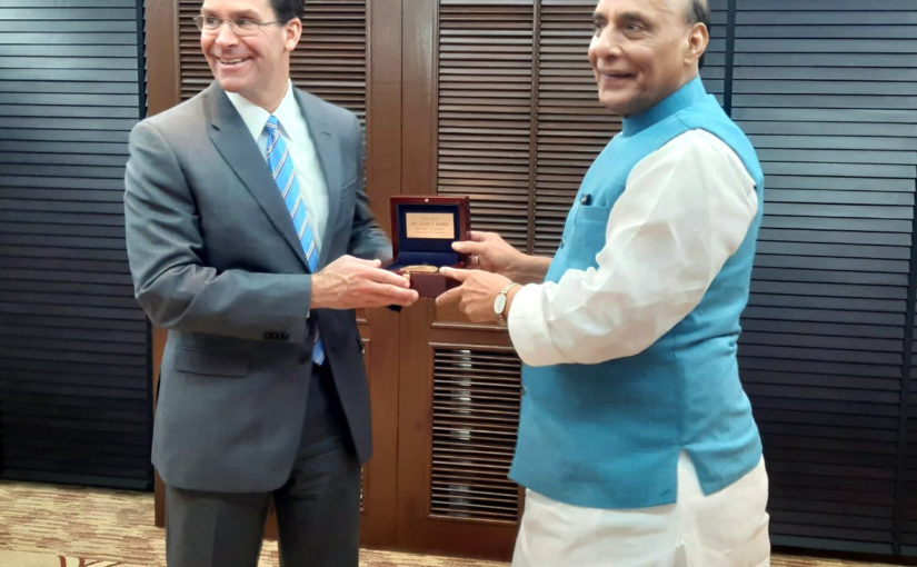 रक्षा मंत्री श्री राजनाथ सिंह ने बैंकॉक में एडीएमएम-प्लस के दौरान अमरीकी रक्षा मंत्री डॉ. मार्क टी. एस्पर से मुलाकात की