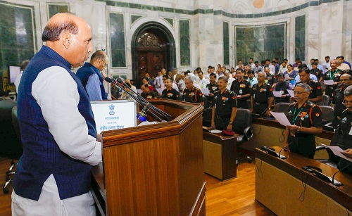 रक्षामंत्री श्री राजनाथ सिंह ने राष्ट्रीय एकता दिवस पर शपथ दिलाई