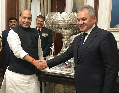 रक्षा मंत्री श्री राजनाथ सिंह और रूसी रक्षा मंत्री जनरल सर्गेई शोइगु ने सैन्‍य तकनीक सहयोग पर बैठक की सह-अध्‍यक्षता की