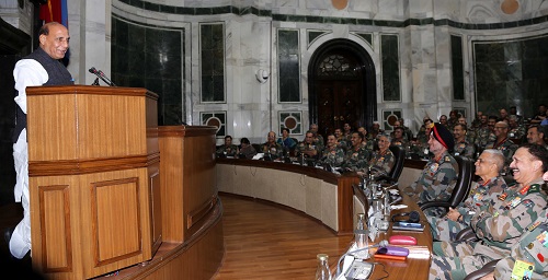 रक्षामंत्री श्री राजनाथ सिंह ने सैनिक विद्यालयों में लड़कियों के प्रवेश को मंजूरी दी