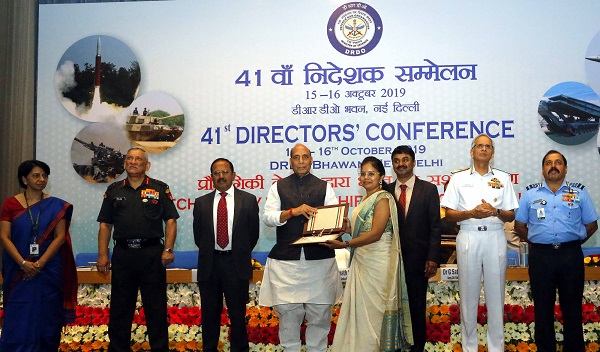 रक्षा मंत्री श्री राजनाथ सिंह ने डीआरडीओ के निदेशकों के 41वें सम्‍मेलन का उद्घाटन किया