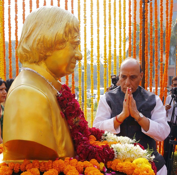 रक्षा मंत्री श्री राजनाथ सिंह ने डॉ. ए पी जे अब्दुल कलाम को याद किया
