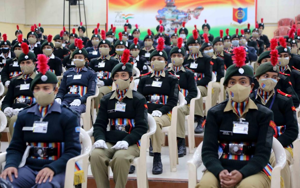 Raksha Mantri Shri Rajnath Singh virtually interacts with NCC cadets taking part in Republic Day Camp 2022